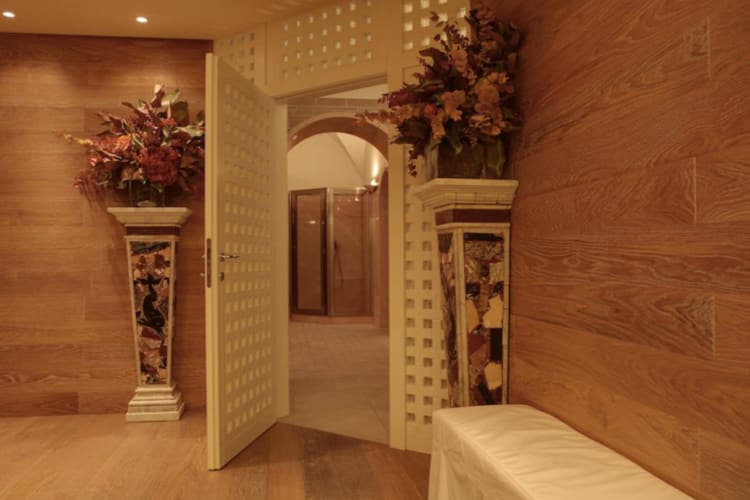 Spa entrance